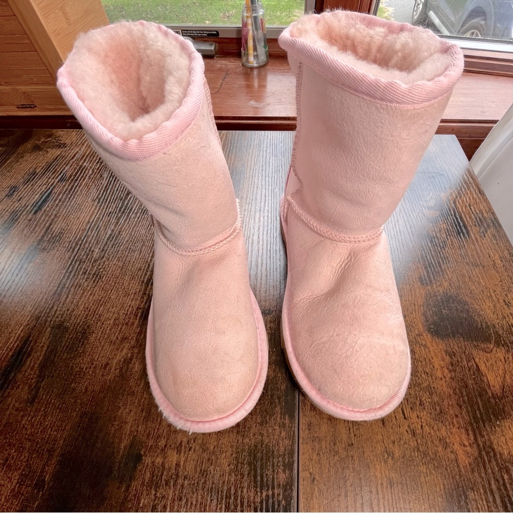 Uggs Classic Kids Size 2 Suede Boots in Light Pink
